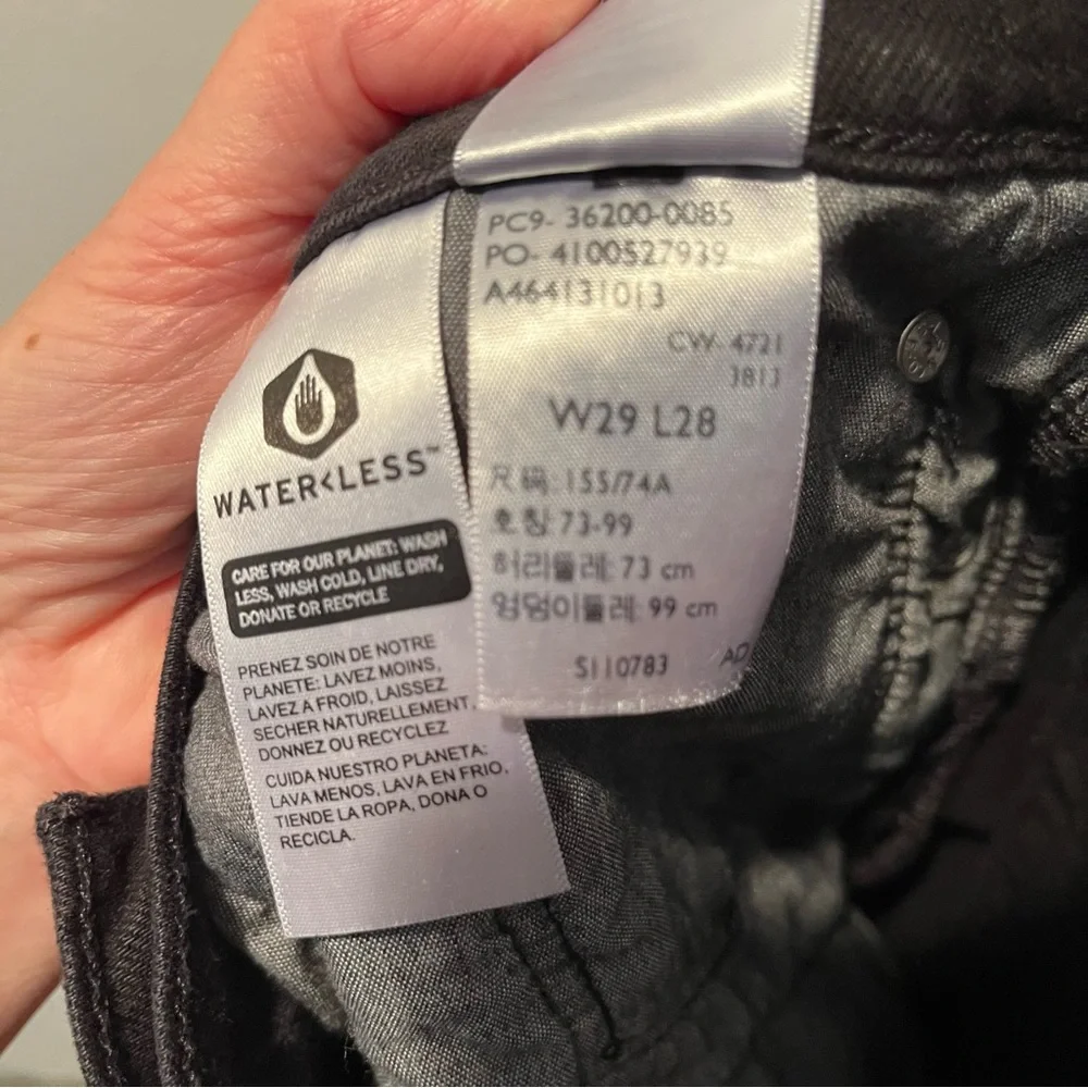 Levis cut waist note